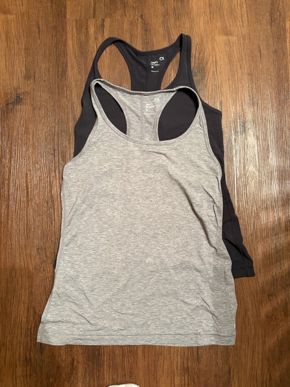 GapFit Breathe Tank athletic Tops set of 2 grey black women sz M EUC
